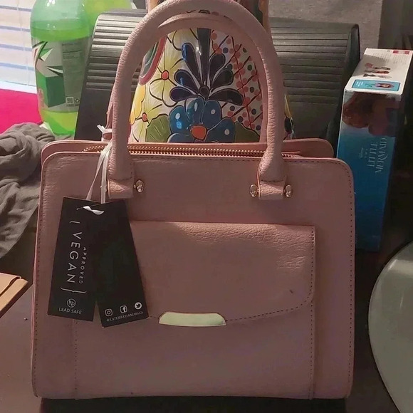 NWT LA TERRE Vegan Pink Handbag Purse with Crossbody Strap - Picture 1 of 9